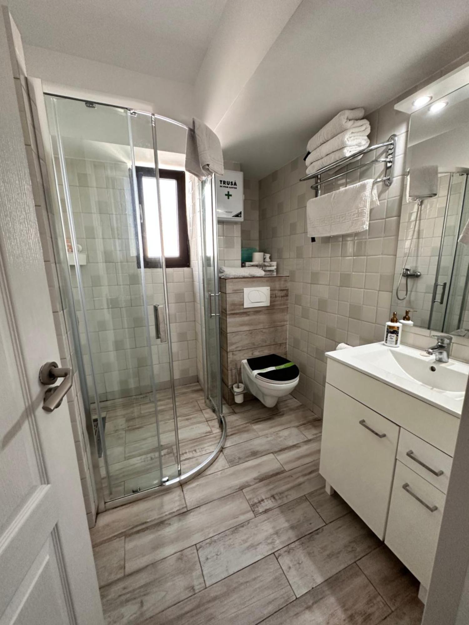 Rohan Studio One Aparthotel Navodari Ngoại thất bức ảnh